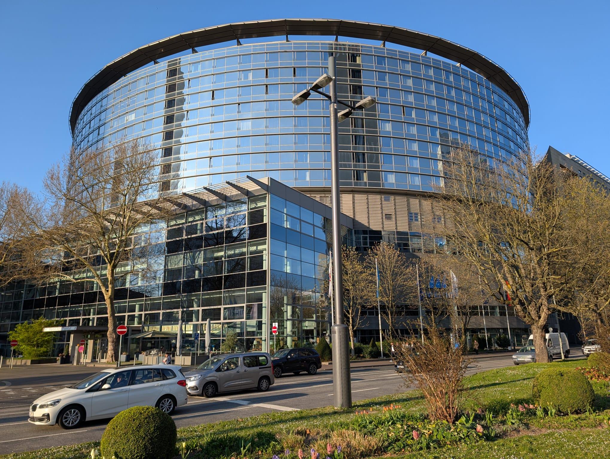 5G Straßenlaterne an der Frankfurter Messe. Bildquelle: telefonica.de