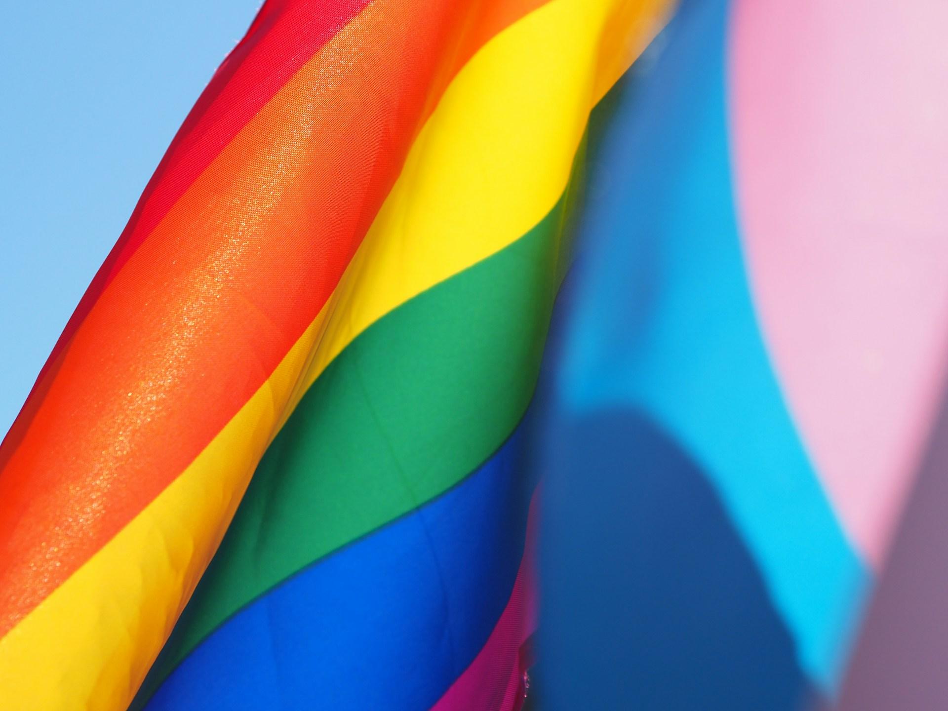 iOS 26.5: So passt du das neue Pride Luminance Wallpaper komplett an